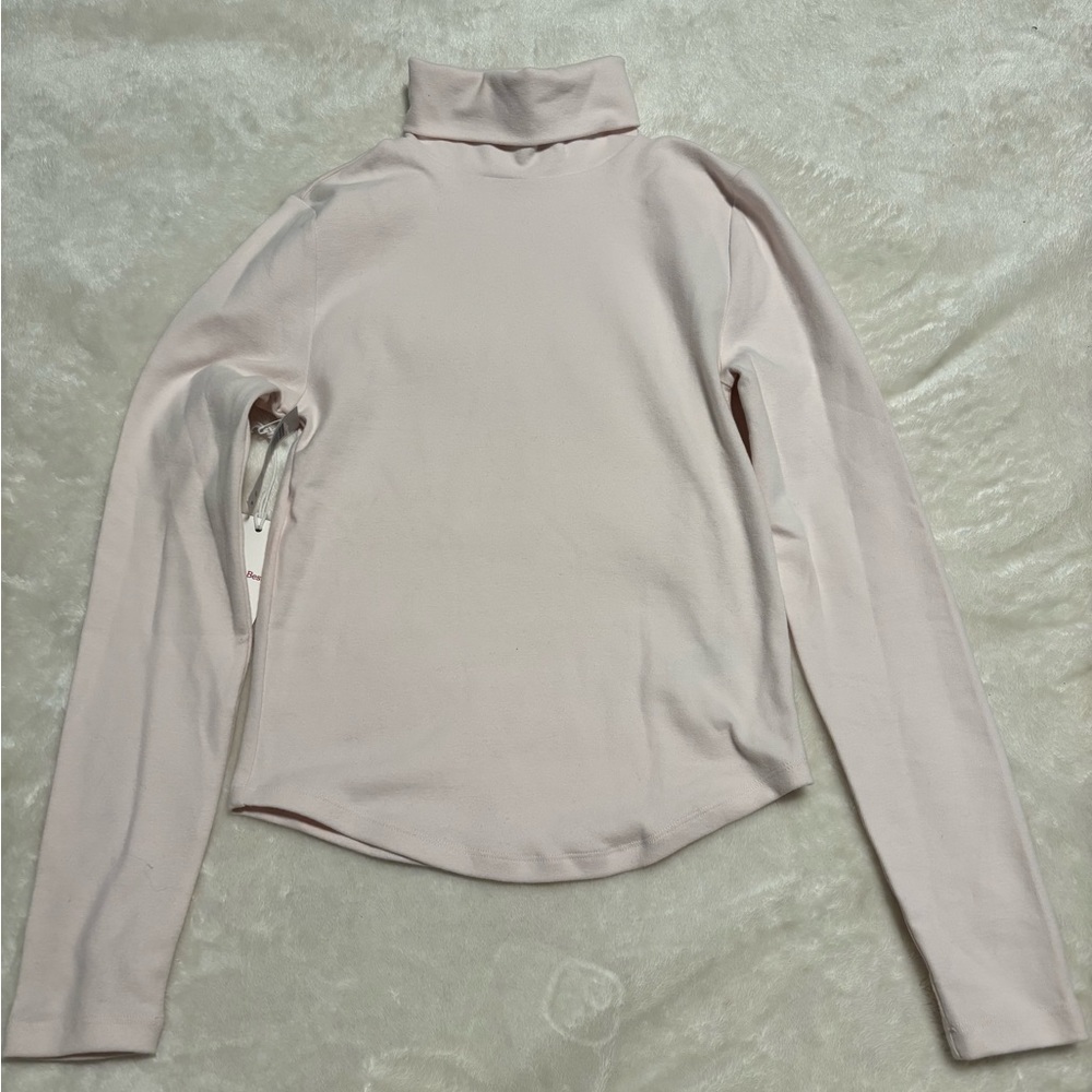 Aritzia’s Sundays Best turtle neck